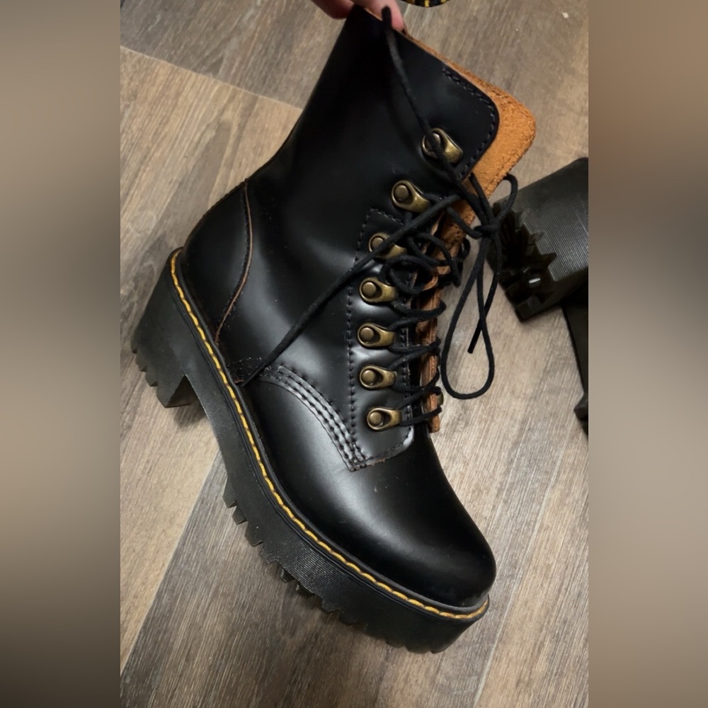 ‼️DR MARTENS BOOTS WOMENS SIZE 6